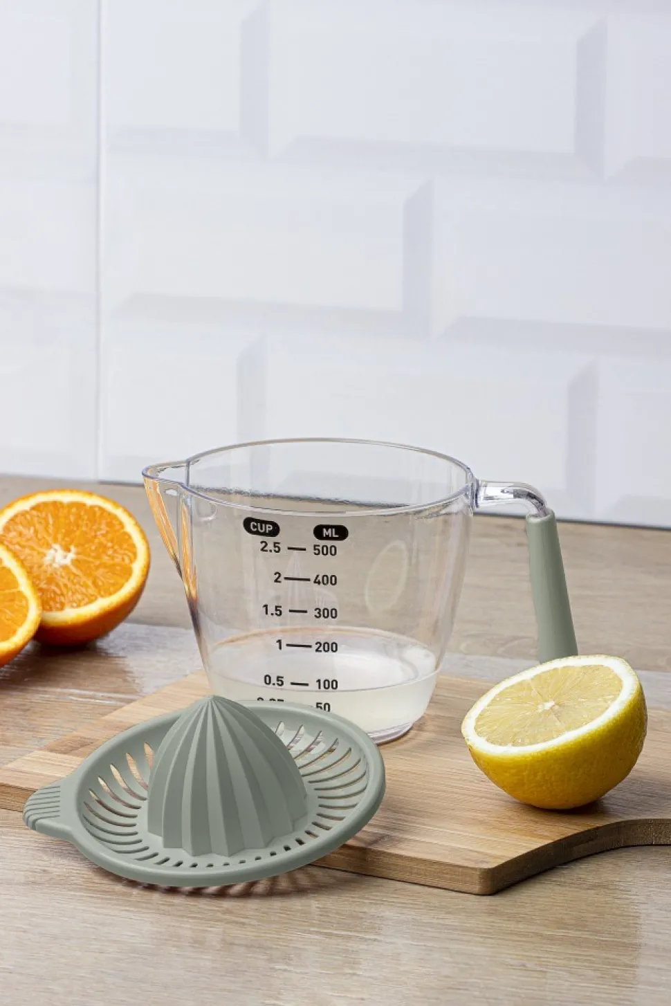 Dzbanek z miarką i wyciskarką 0,5L zielony