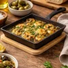 Żeliwne kwadratowe naczynie do tapas z bambusową podstawką
