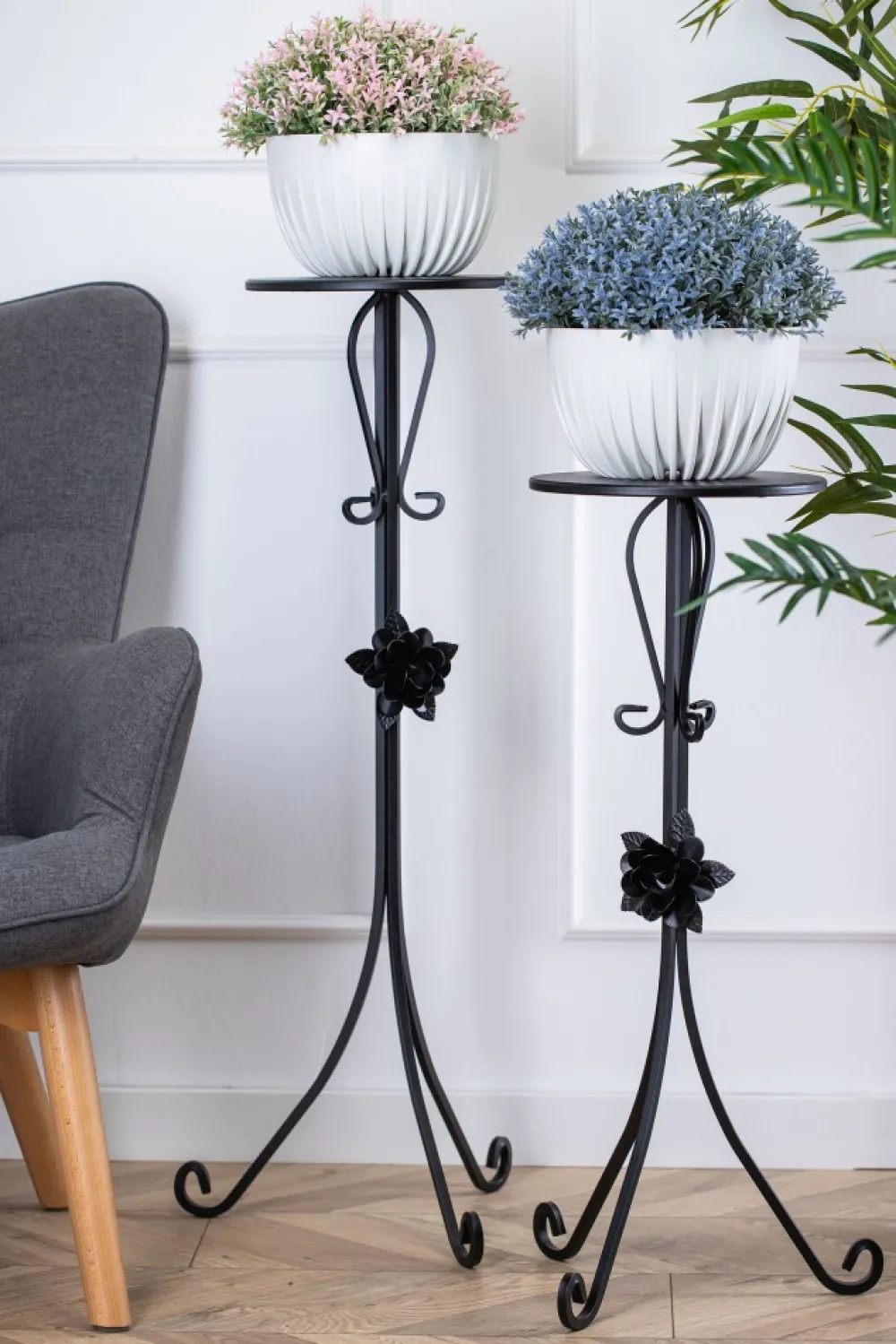 Kwietnik metalowy czarny z różą 95 cm * HowHomely New