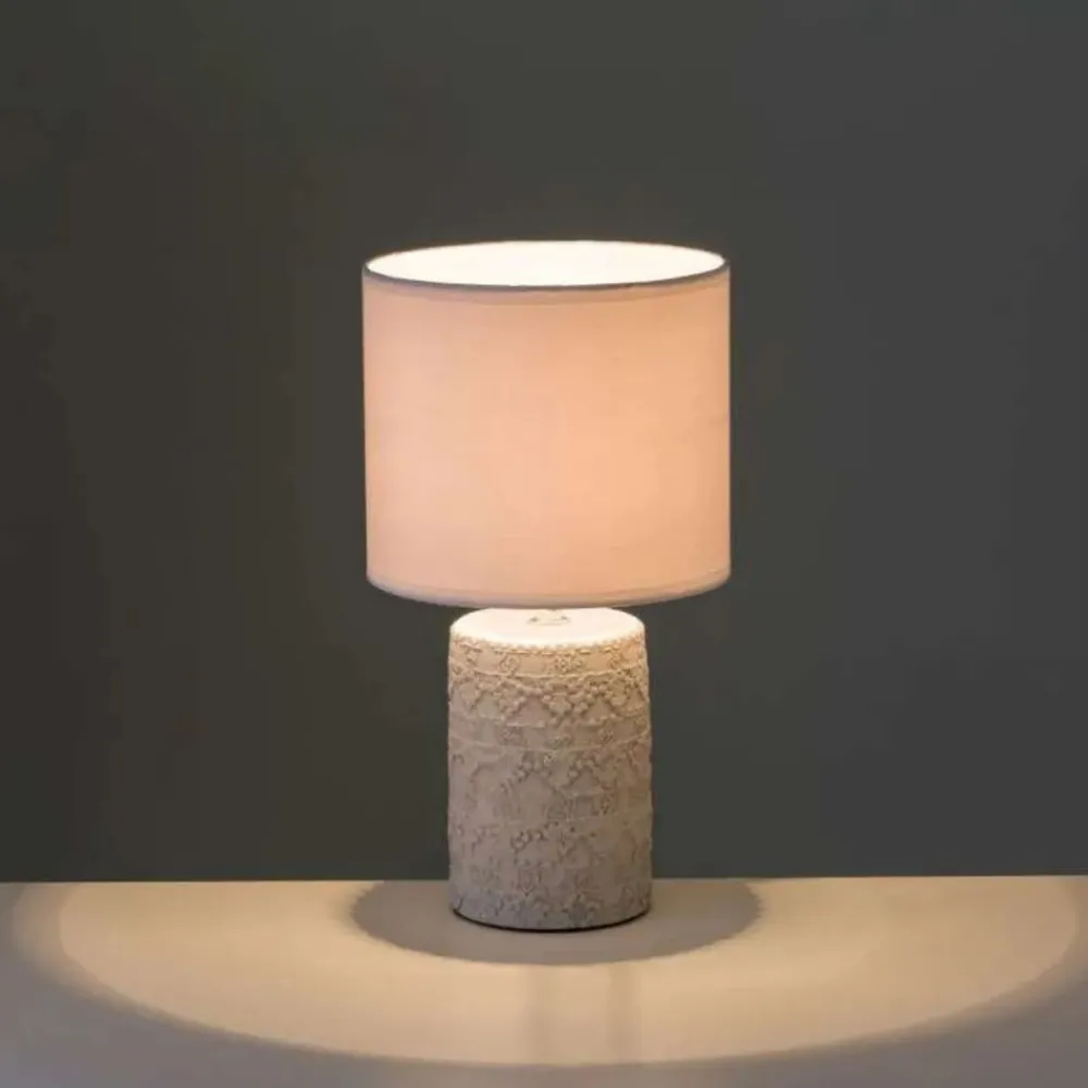 Lampa stojąca na zdobionej beżowej podstawie 34 cm * HowHomely Best