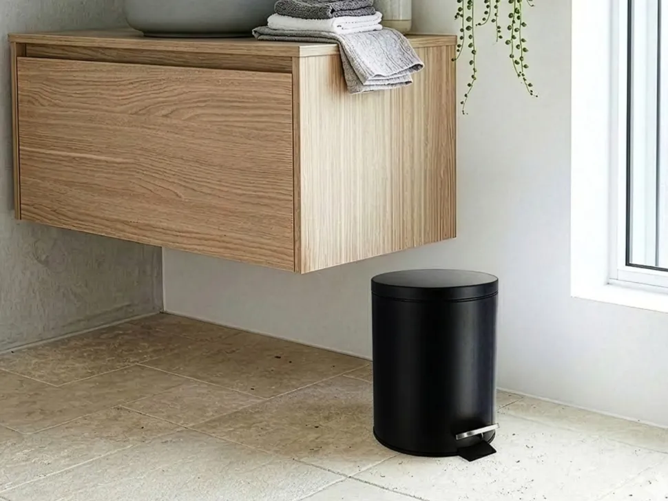 Okrągły kosz na śmieci 5L metalowy czarny z pedałem