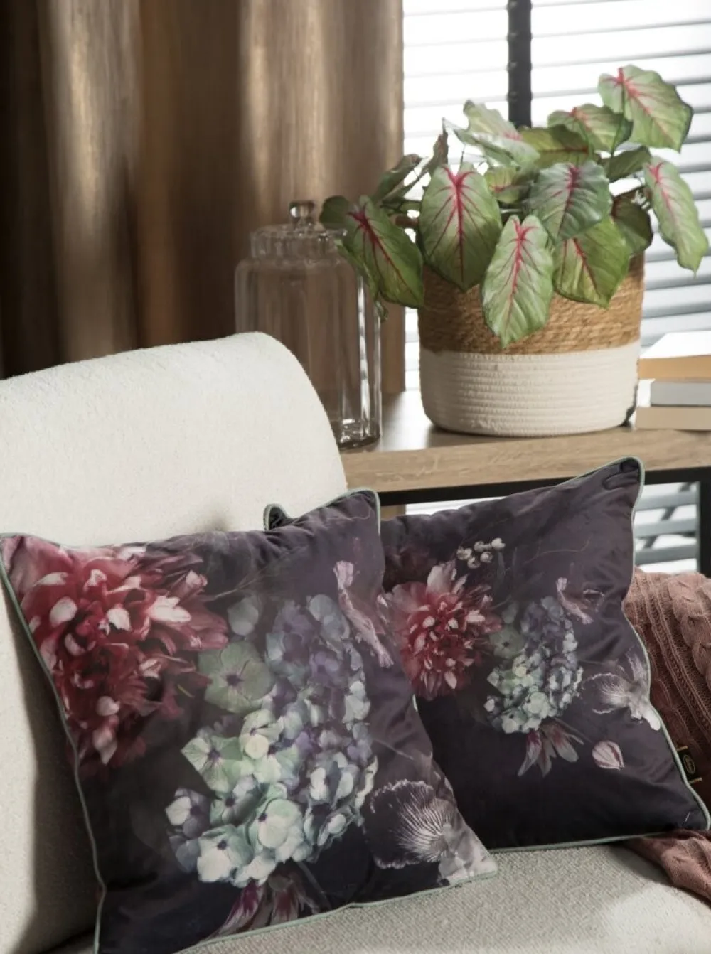 Poszewka VELVET/131 45x45 ciemne kwiaty * EUROFIRANY B.B. Choczyńscy Sp.J. Clearance