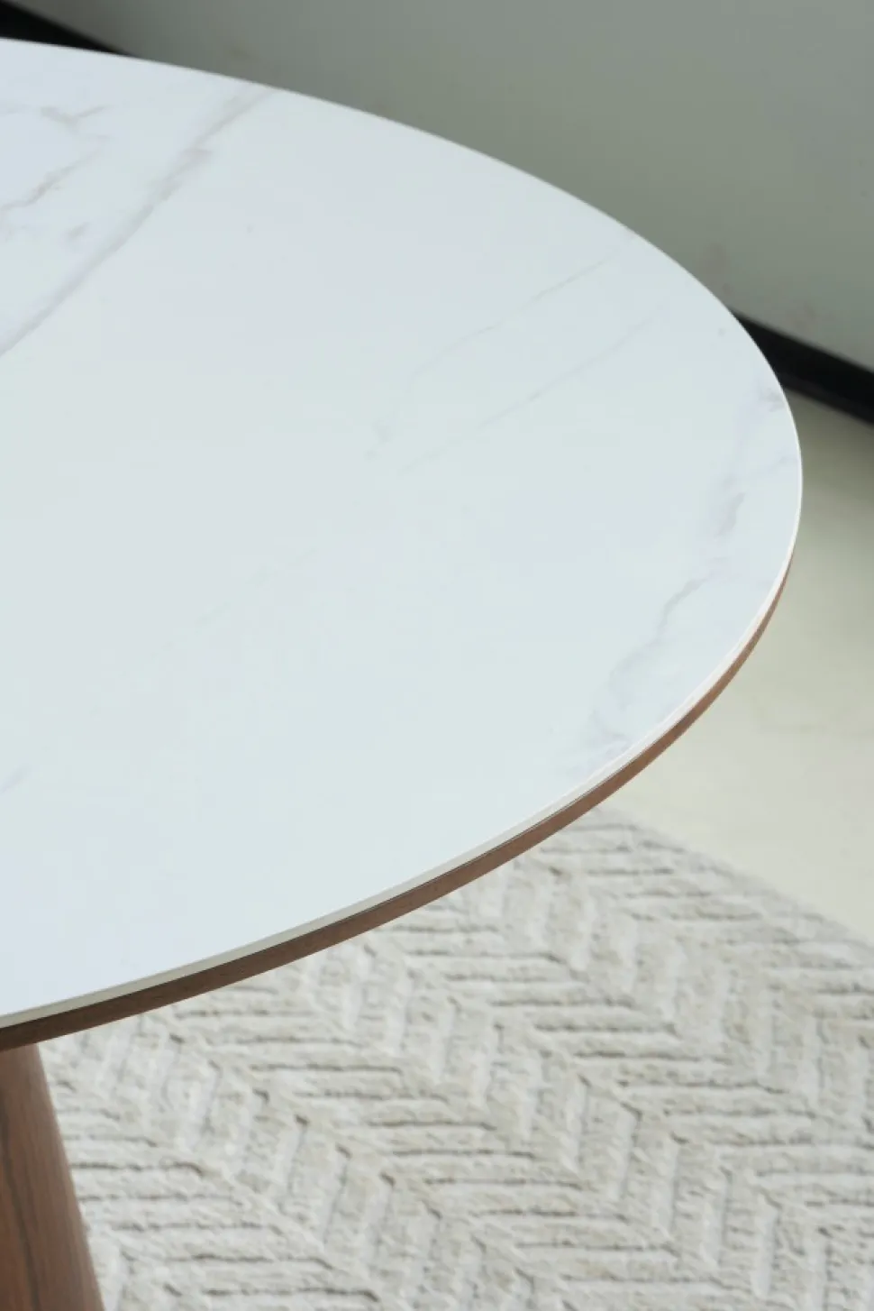 Stół RILEY 120 cm okrągły marmur orzech