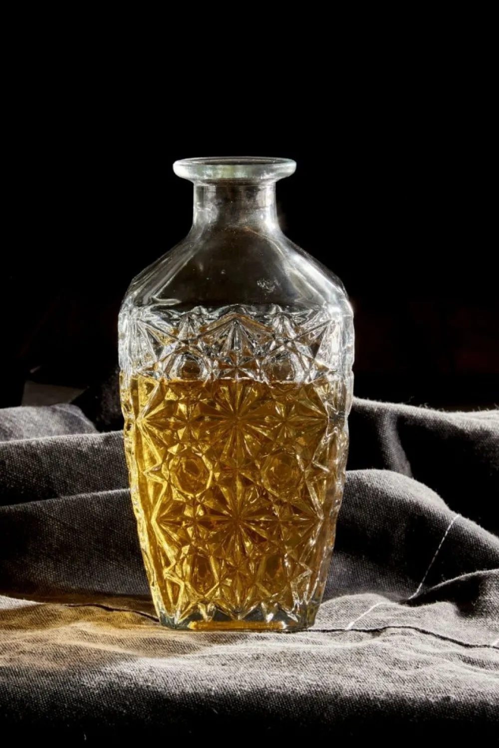 Szklana karafka 750 ml żłobiona * VIVALTO