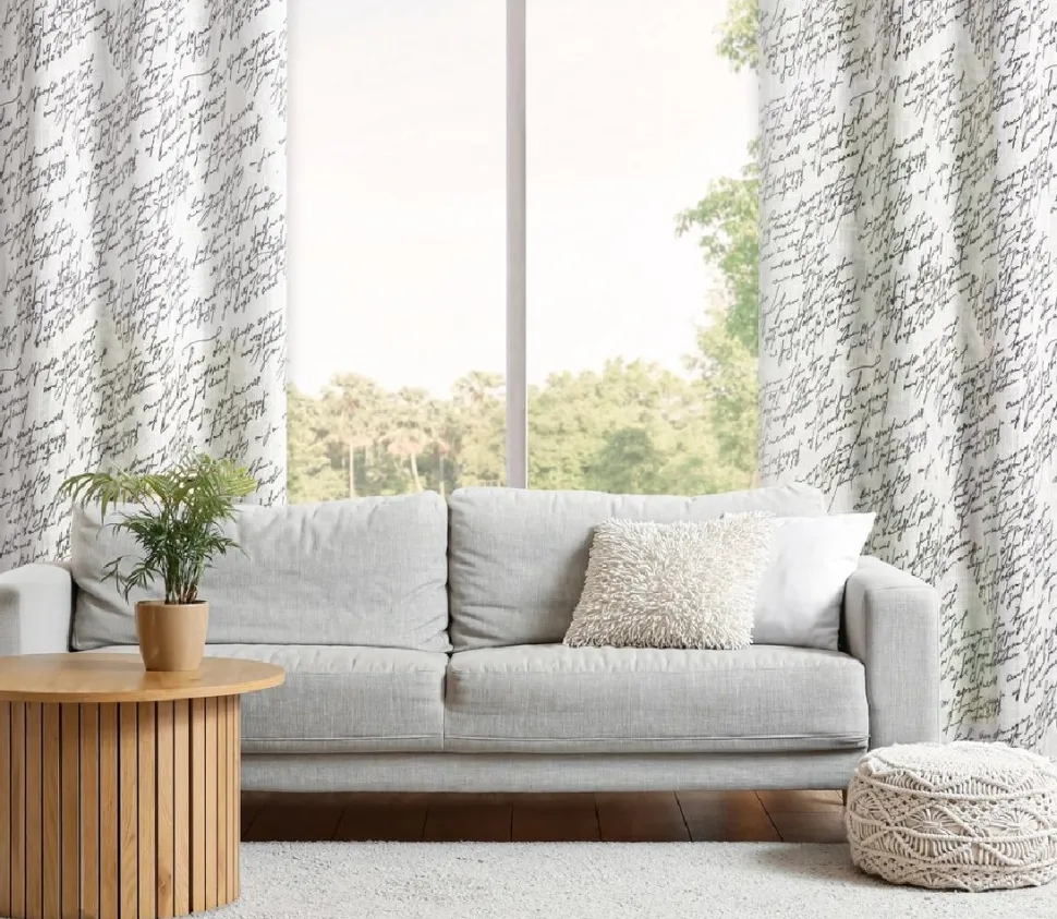 Zasłona EDITH 140x250 cm czarne napisy przelotki